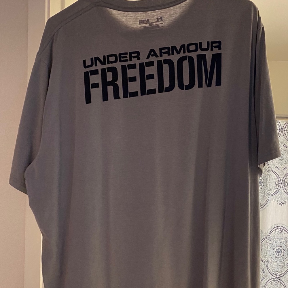Under Armour Freedom Men’s Tshirt - Size XL - Gray